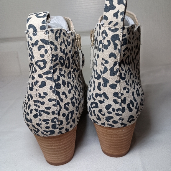 🩷 Violet & Red Animal Print Heeled Bootie Size 7M - Picture 7 of 10